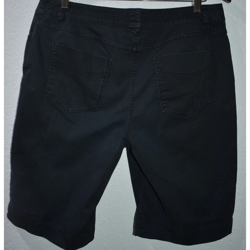 Chicos Black Bermuda Shorts Womens Size‎ 2 Short Cotton Stretch 5 Pocket Twill